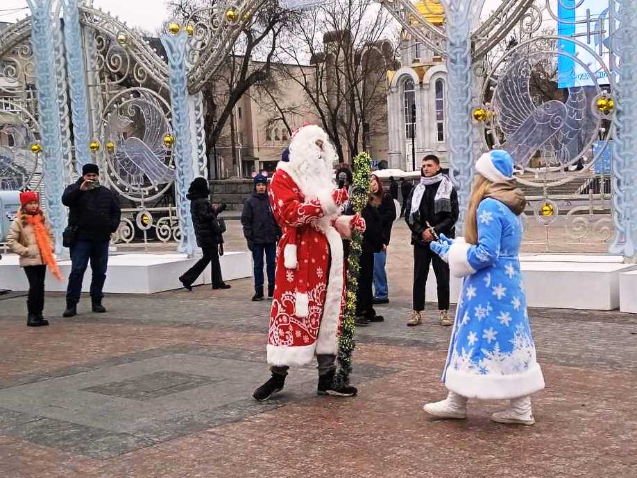 «Новогодний карнавал» на Соборной площади.